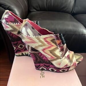 Colorful Wedge Sandals with Tribal Pattern